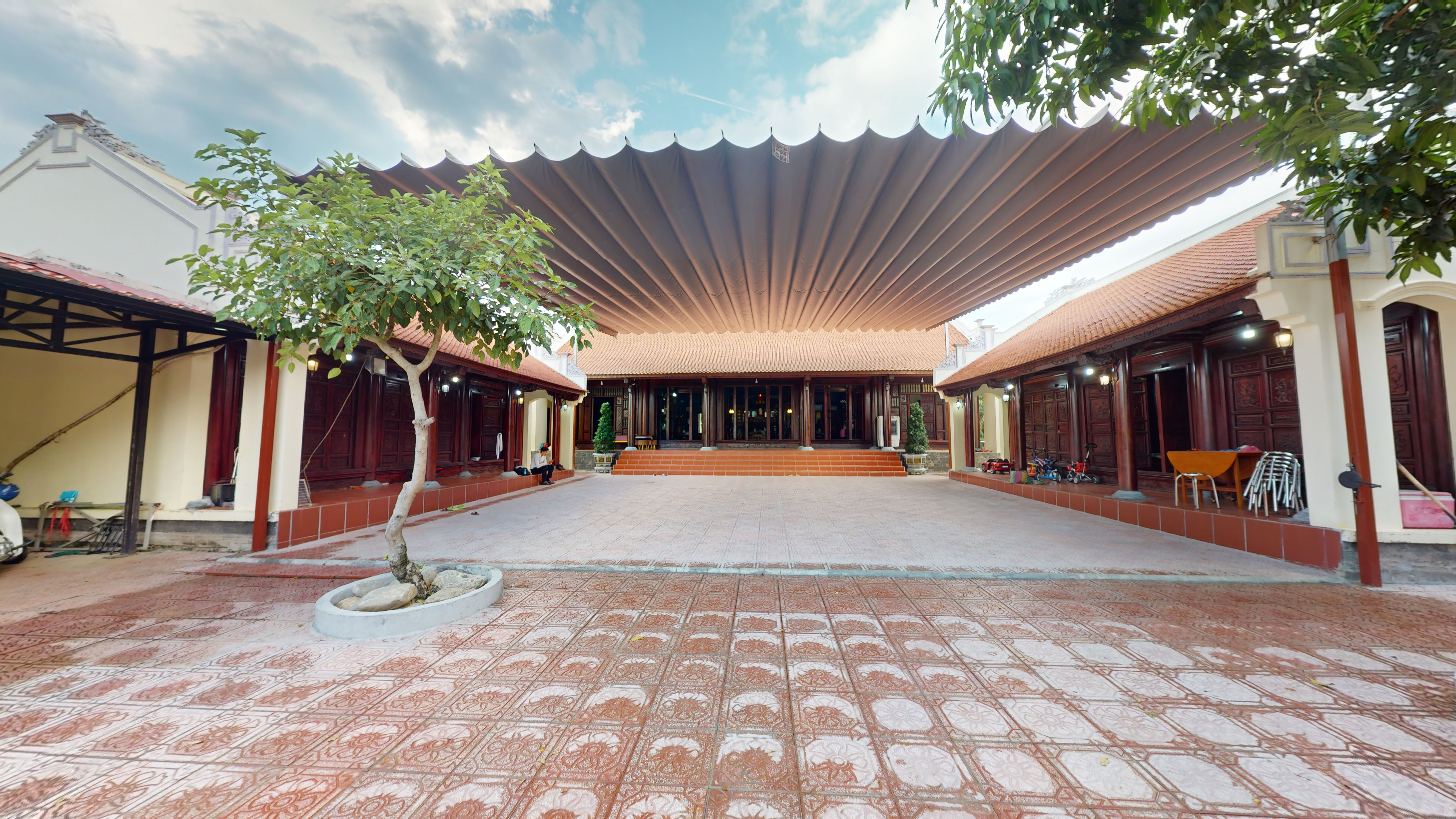 Bán nhà và 2000m2 vườn cây, nội thất full gỗ quý