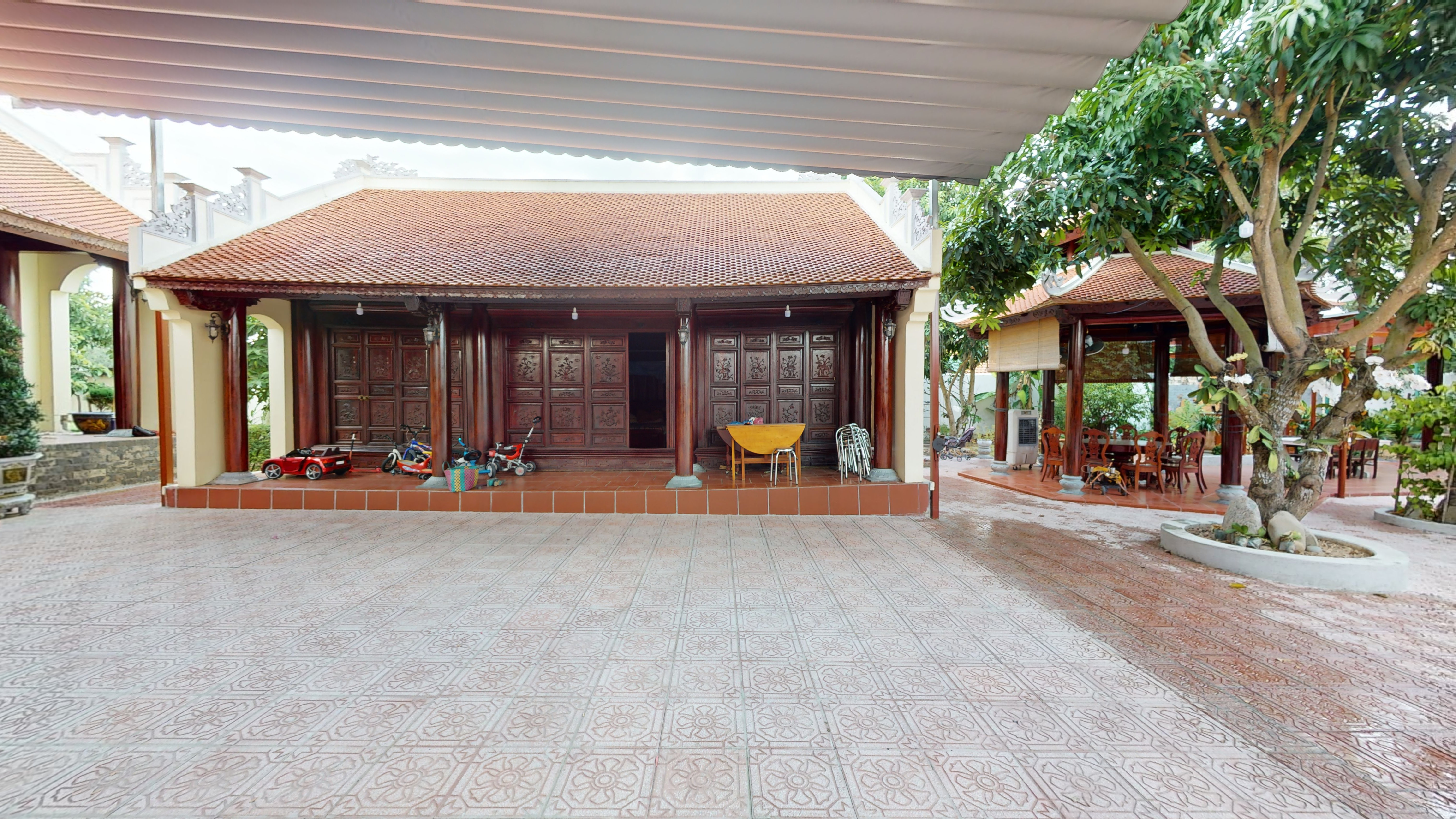 Bán nhà và 2000m2 vườn cây, nội thất full gỗ quý