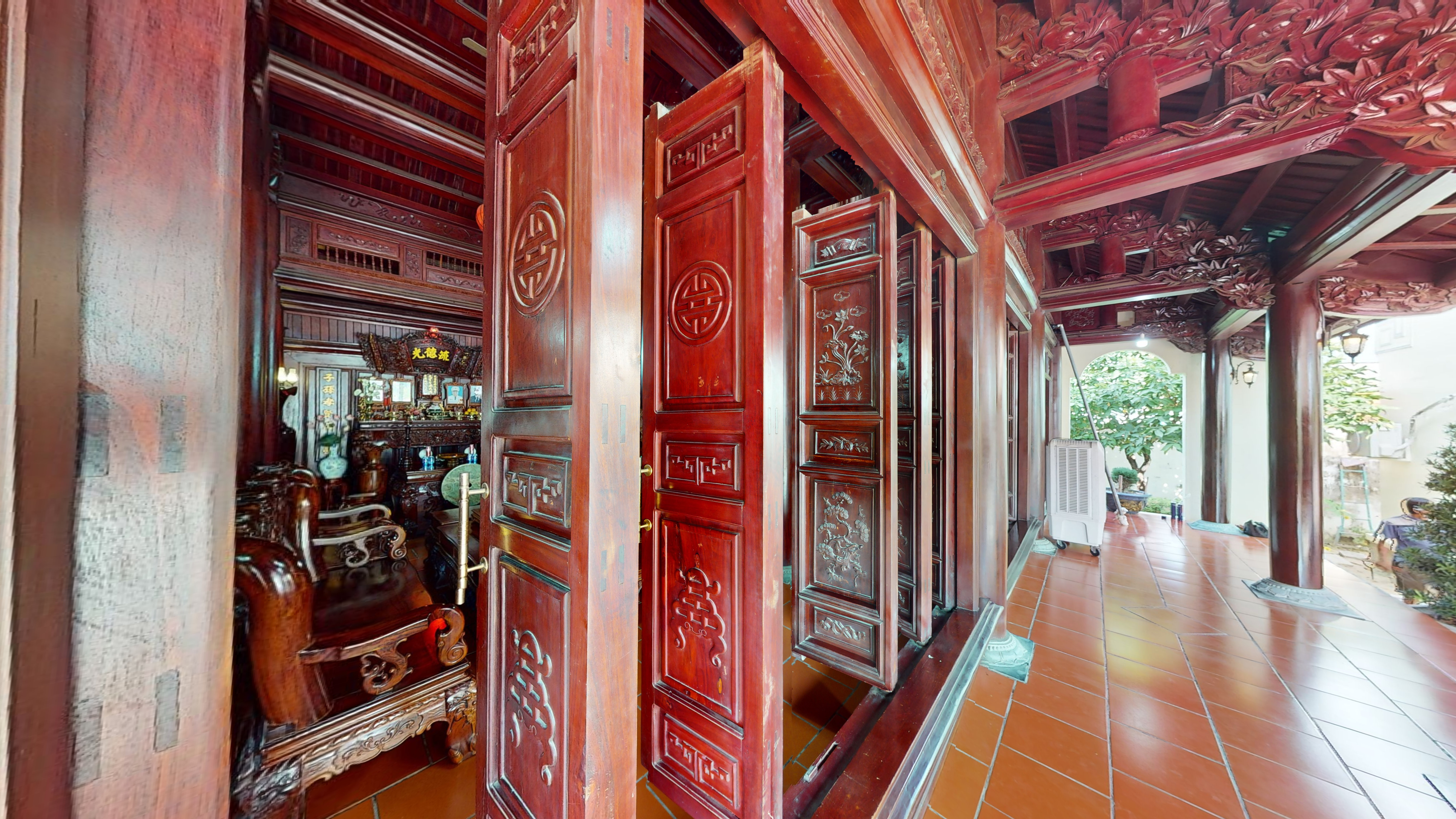 Bán nhà và 2000m2 vườn cây, nội thất full gỗ quý