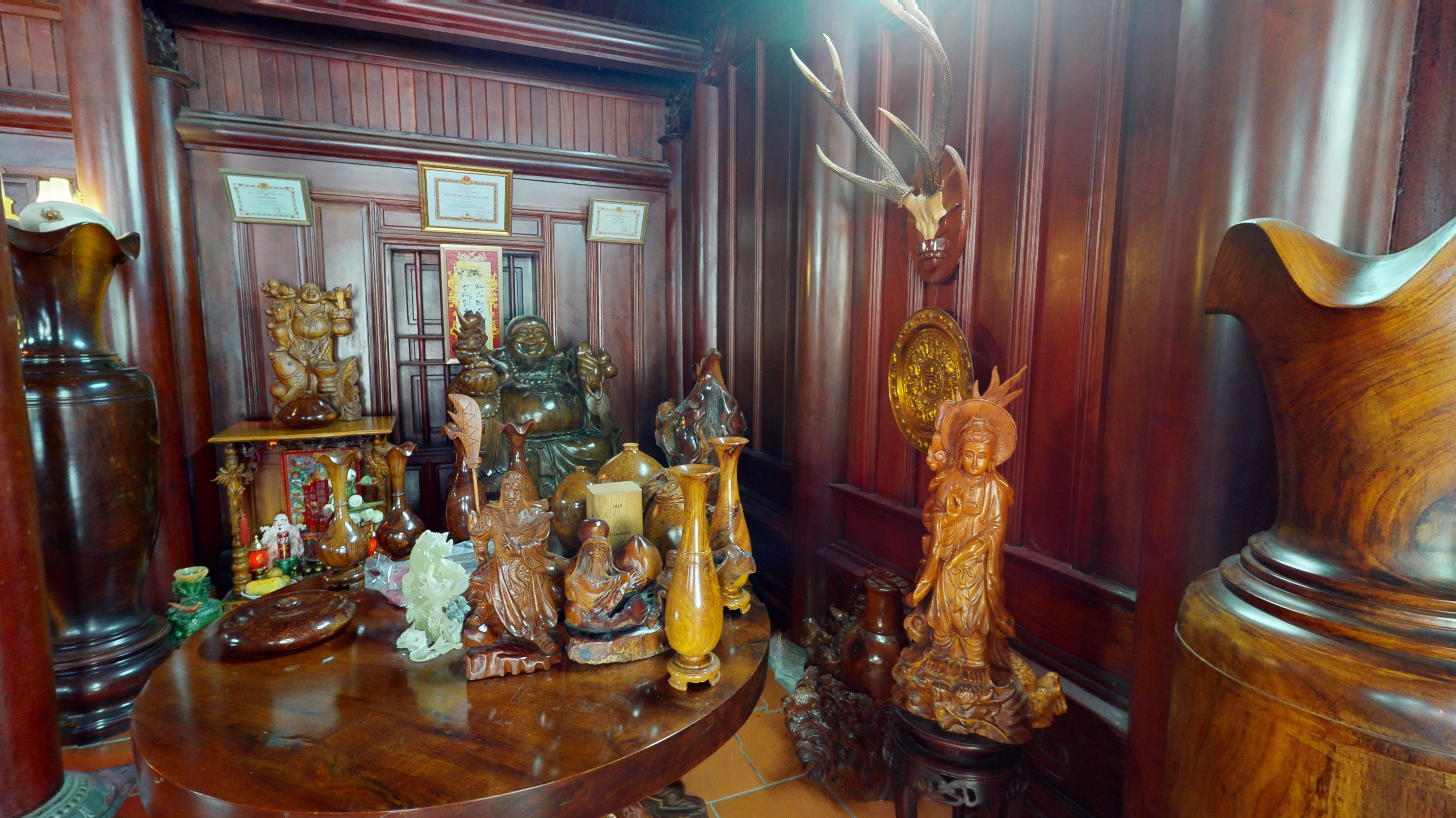 Bán nhà và 2000m2 vườn cây, nội thất full gỗ quý